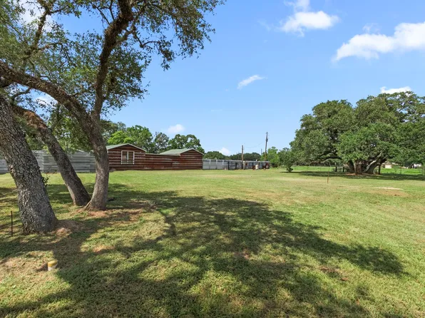 1031 County Road 152, Columbus, TX 78934