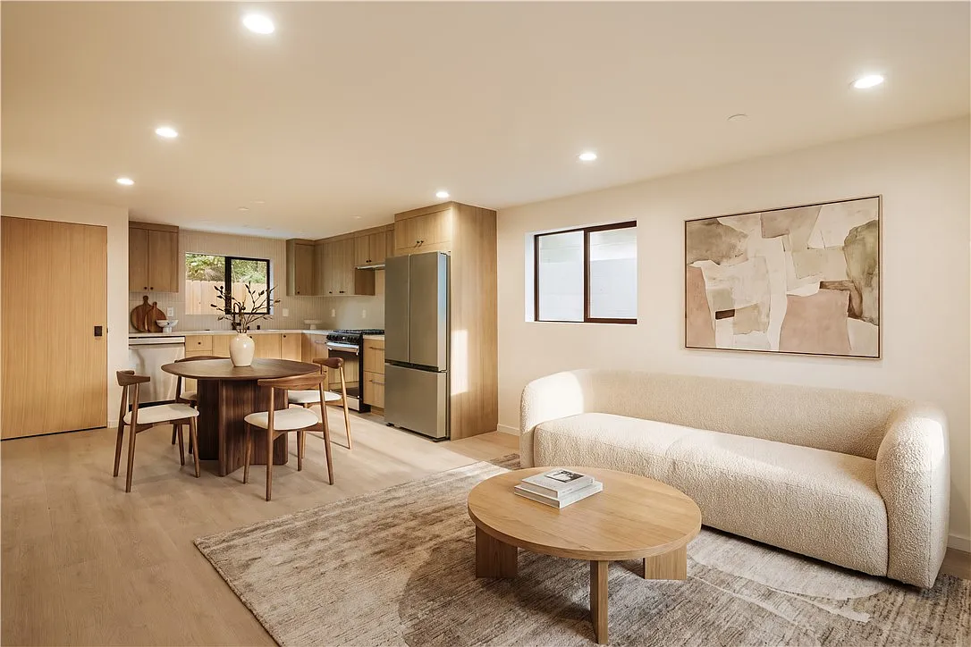 2 bed, 2.5 bath, 904 sqft, $3,208 — Photo 4