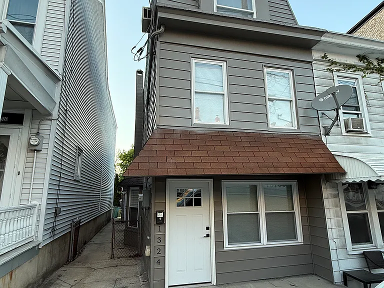 1324 W Norwegian St — Photo 1