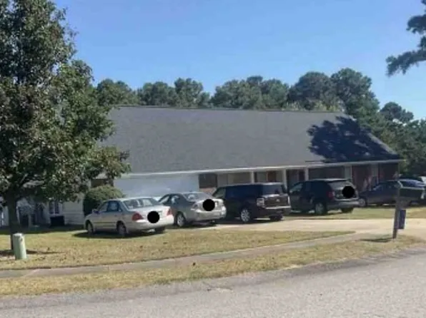 119 Hollow Ln, Raeford, NC 28376