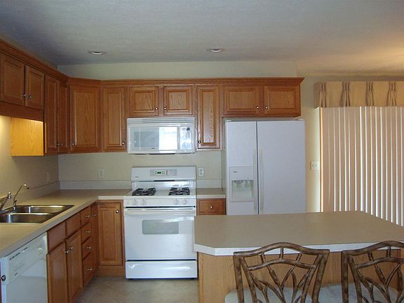 4th image of 2028 Carina Cir