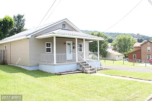 210 Green St Photo 1