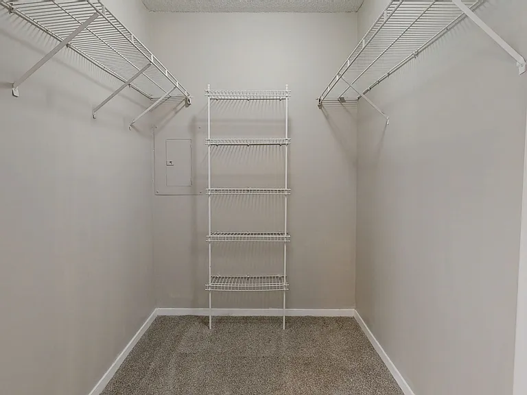 Must-Have Walk-in Closet Must-Have Walk-in Closet