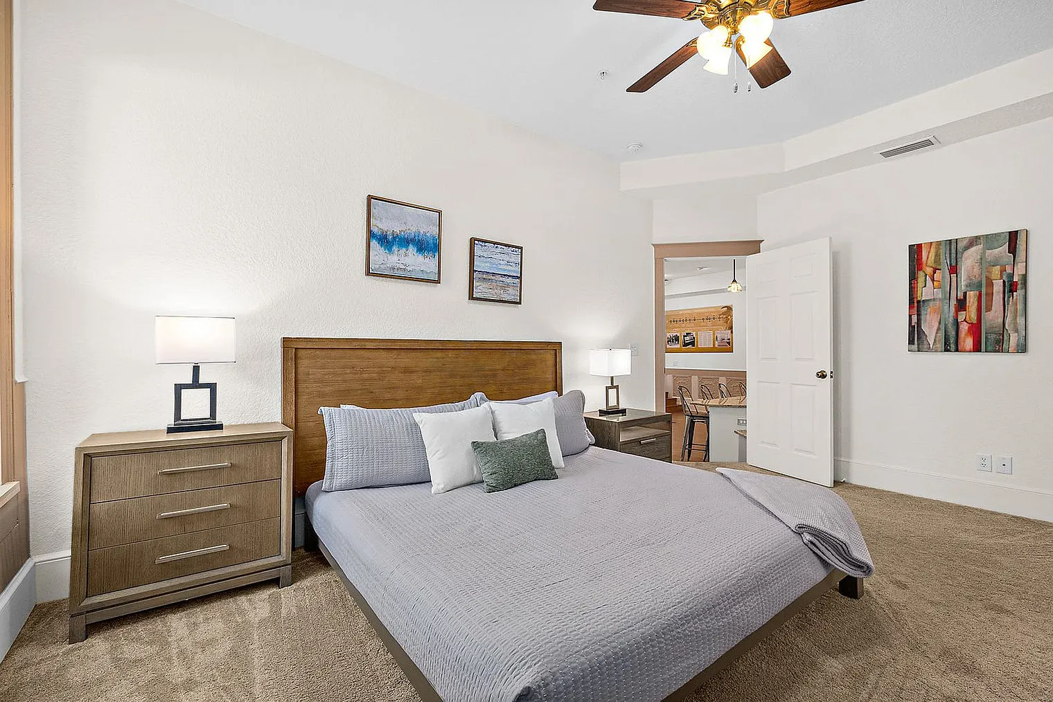 3 bed, 3.0 bath, 2292 sqft, $3,038 — Photo 3