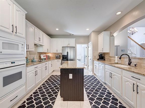 4th image of 1303 Limestone Creek Dr