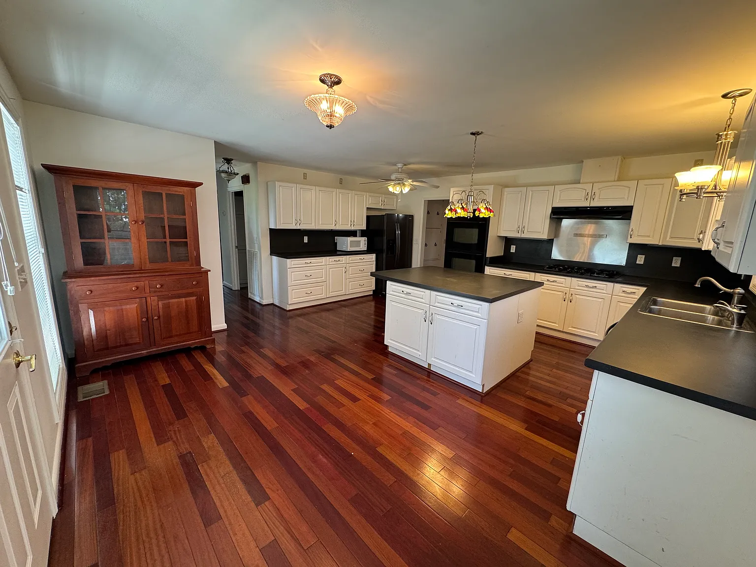 725 Stirrup Ct — Photo 4