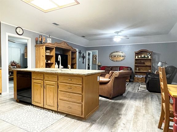 4th image of 634 Maplewood Dr