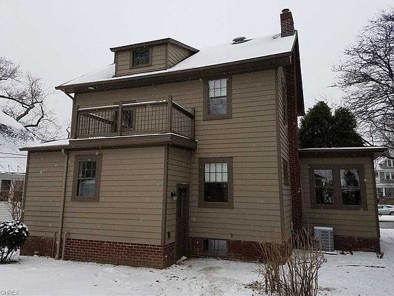 3rd image of 3498 Fairmount Blvd