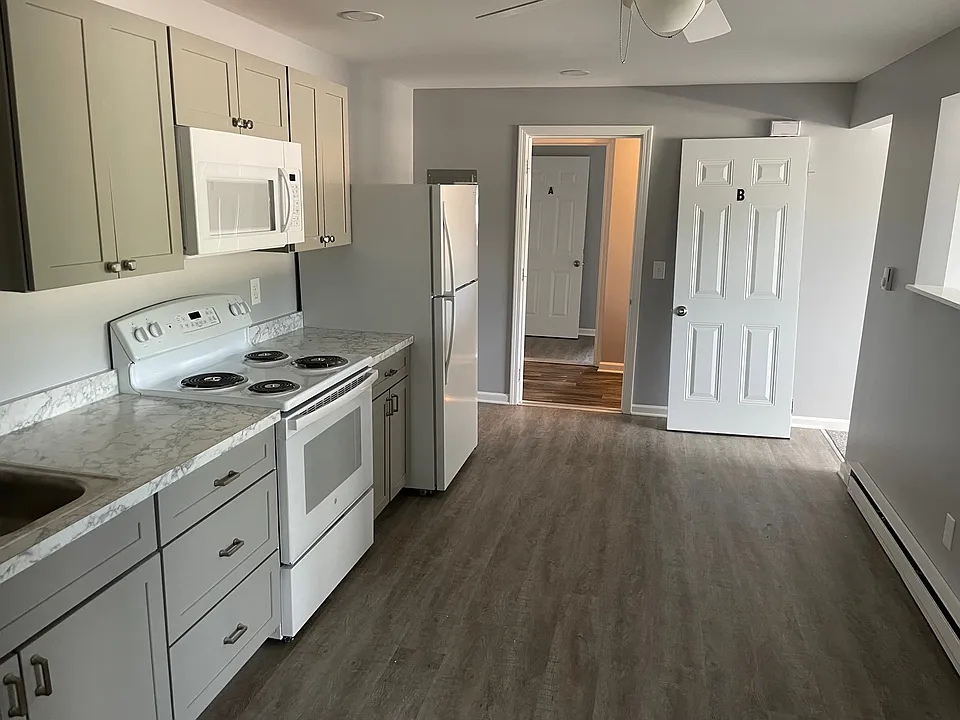 450 W Commercial St #B