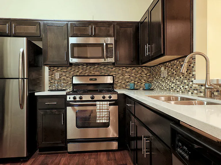 Regency at Encino — Photo 10