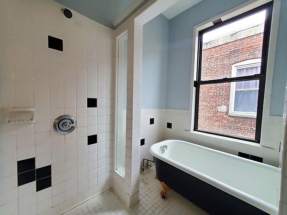 3rd image of 187 Lincoln Ave #1