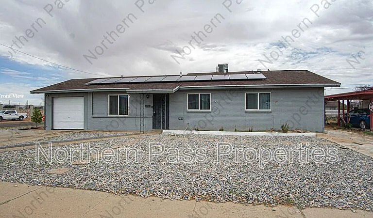 9538 Roanoke Dr — Photo 1