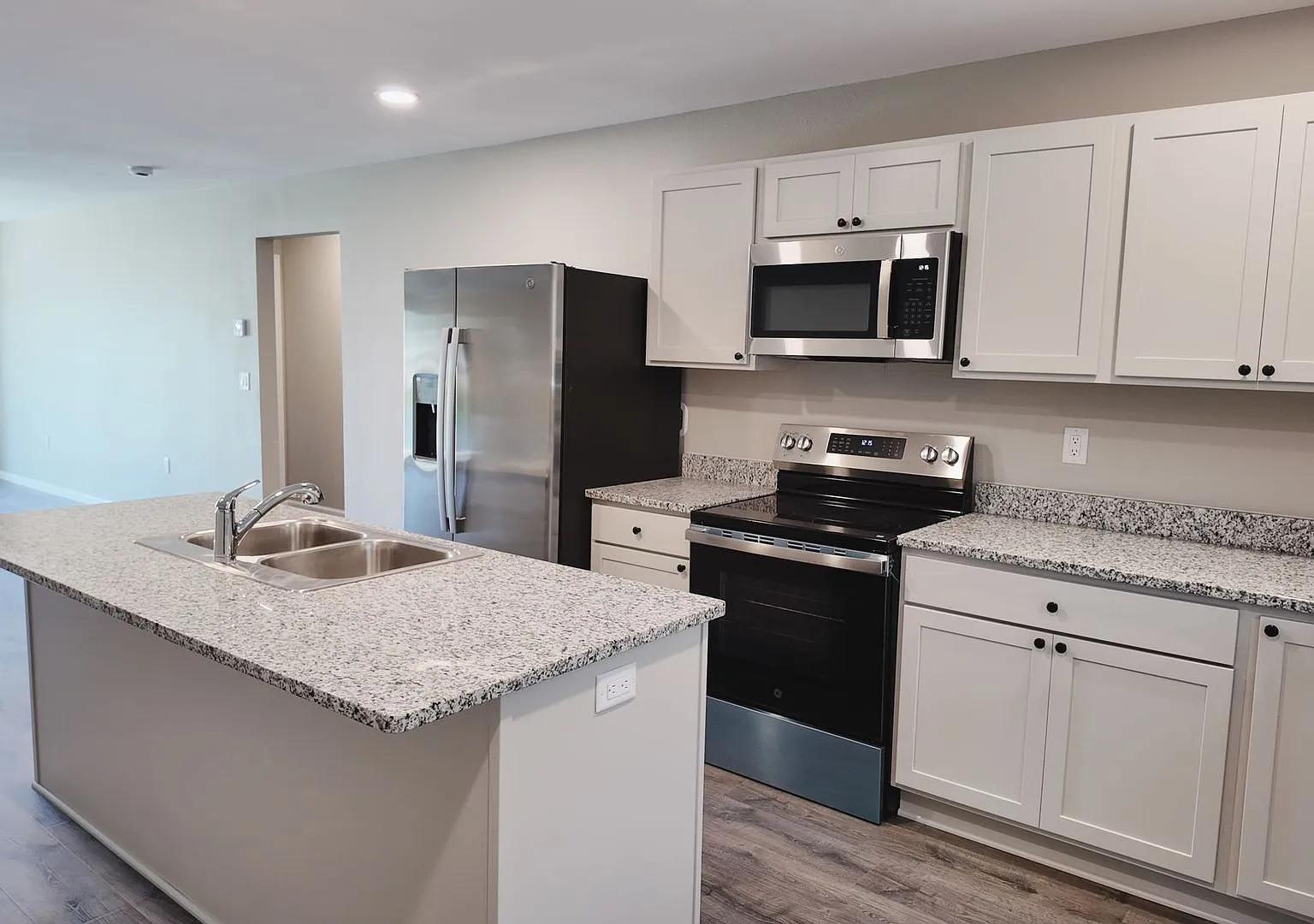 Parkview Apartments — Photo 3
