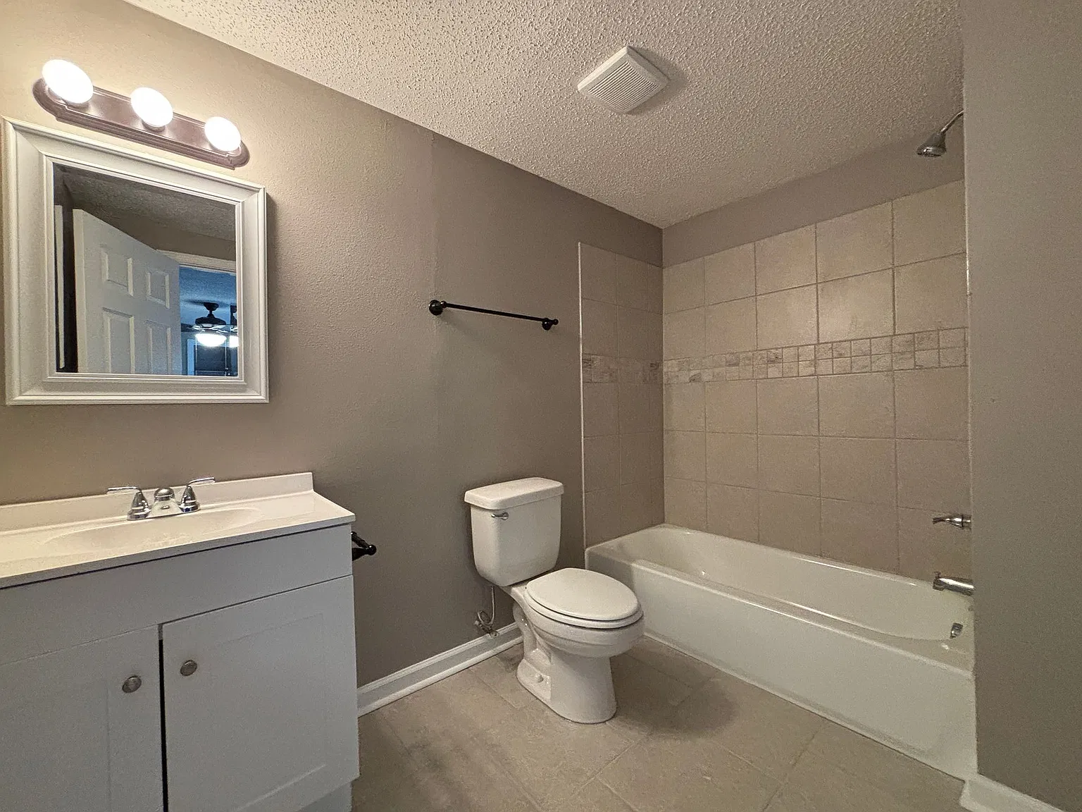 3214 Bishop St — Photo 2