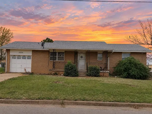 1223 N 14th St, Perry, OK 73077