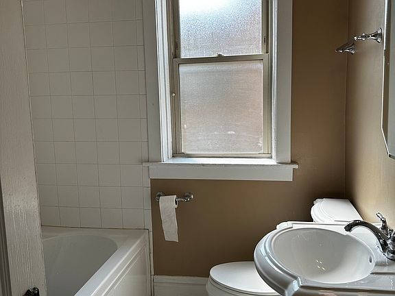 2nd image of 207 Washington Blvd APT 2E