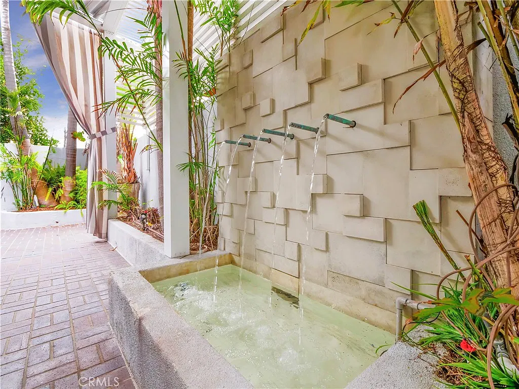 3 bed, 2.5 bath, 3000 sqft, $7,900 — Photo 4