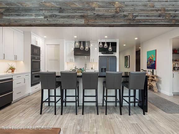 3rd image of 296 Aspen Ridge Trl
