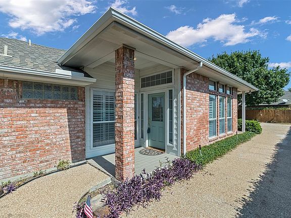 3rd image of 124 Bluebonnet Ln