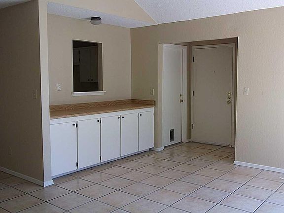 4th image of 705 La Chapa Ave #A