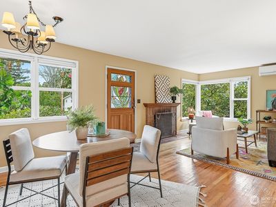 11249 Fremont Avenue N, Seattle, WA, 98133