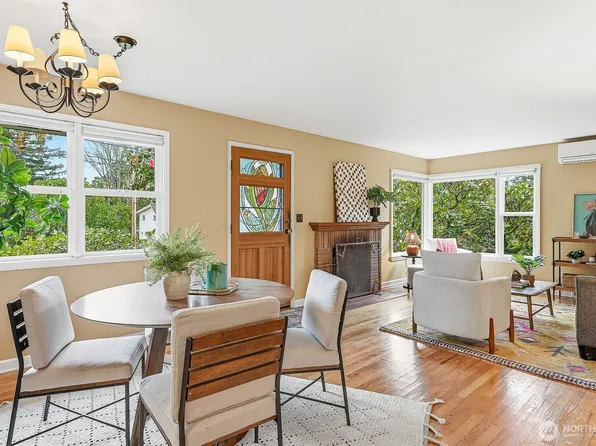 11249 Fremont Avenue N, Seattle, WA 98133