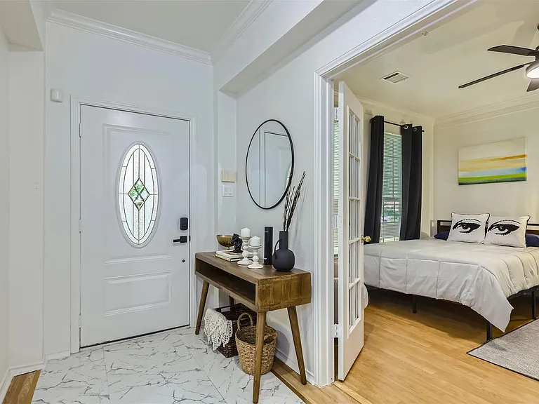 1016 Thackeray Ln — Photo 24