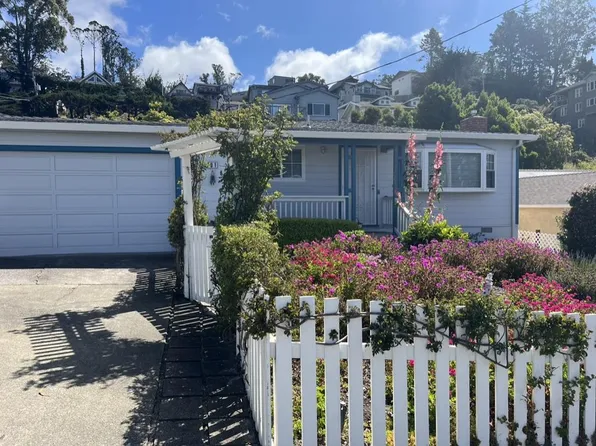 701 Francisco St, El Granada, CA 94018