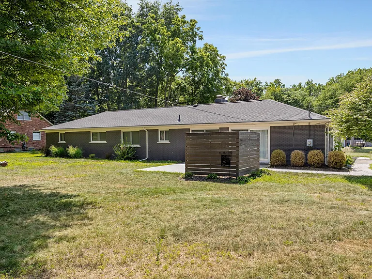 4790 Belzair Dr — Photo 24