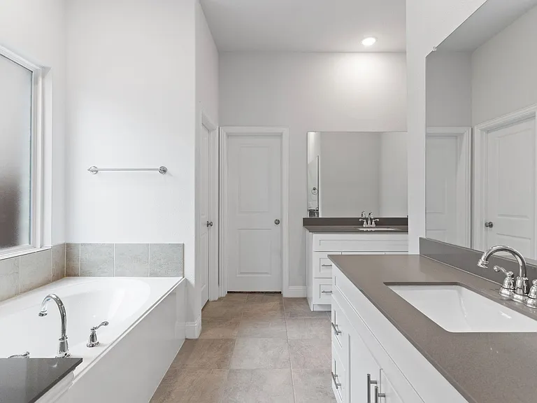 704 Fencerow Trl — Photo 19