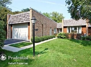 1932 Somerset Ln, Northbrook, IL 60062