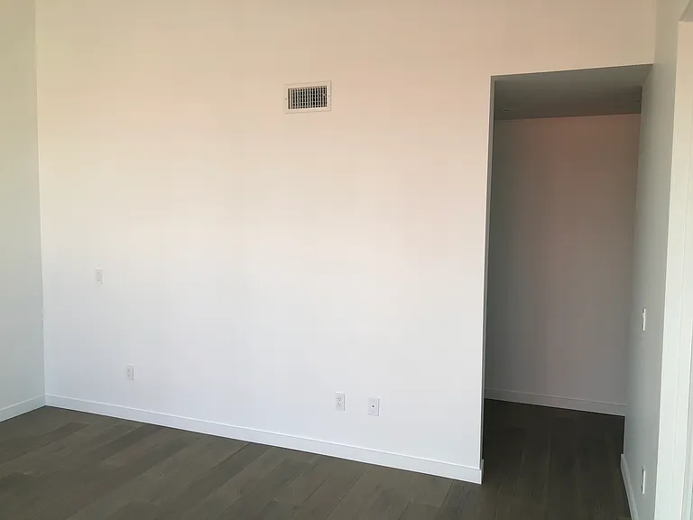 1317 Cabrillo Ave — Photo 27