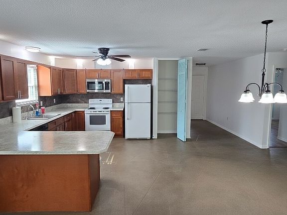 4th image of 152 Fenimore Ln Unit B