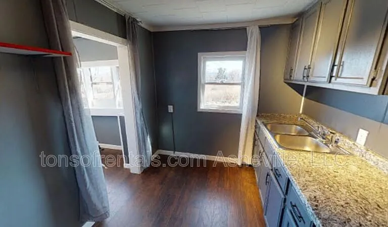 391 Deaverview Rd — Photo 9