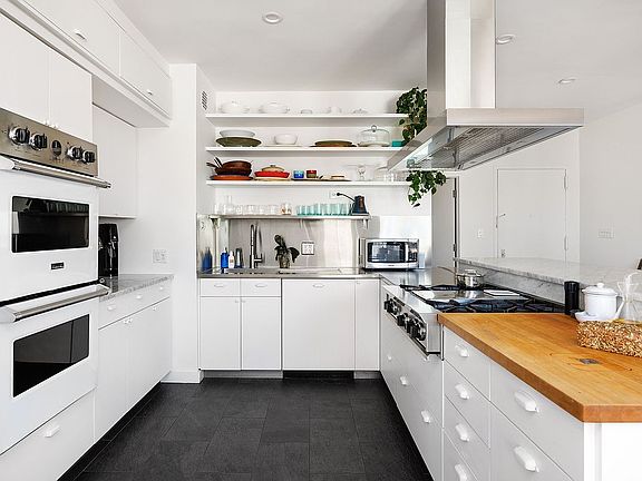 5th image of 75 Livingston St APT 20A