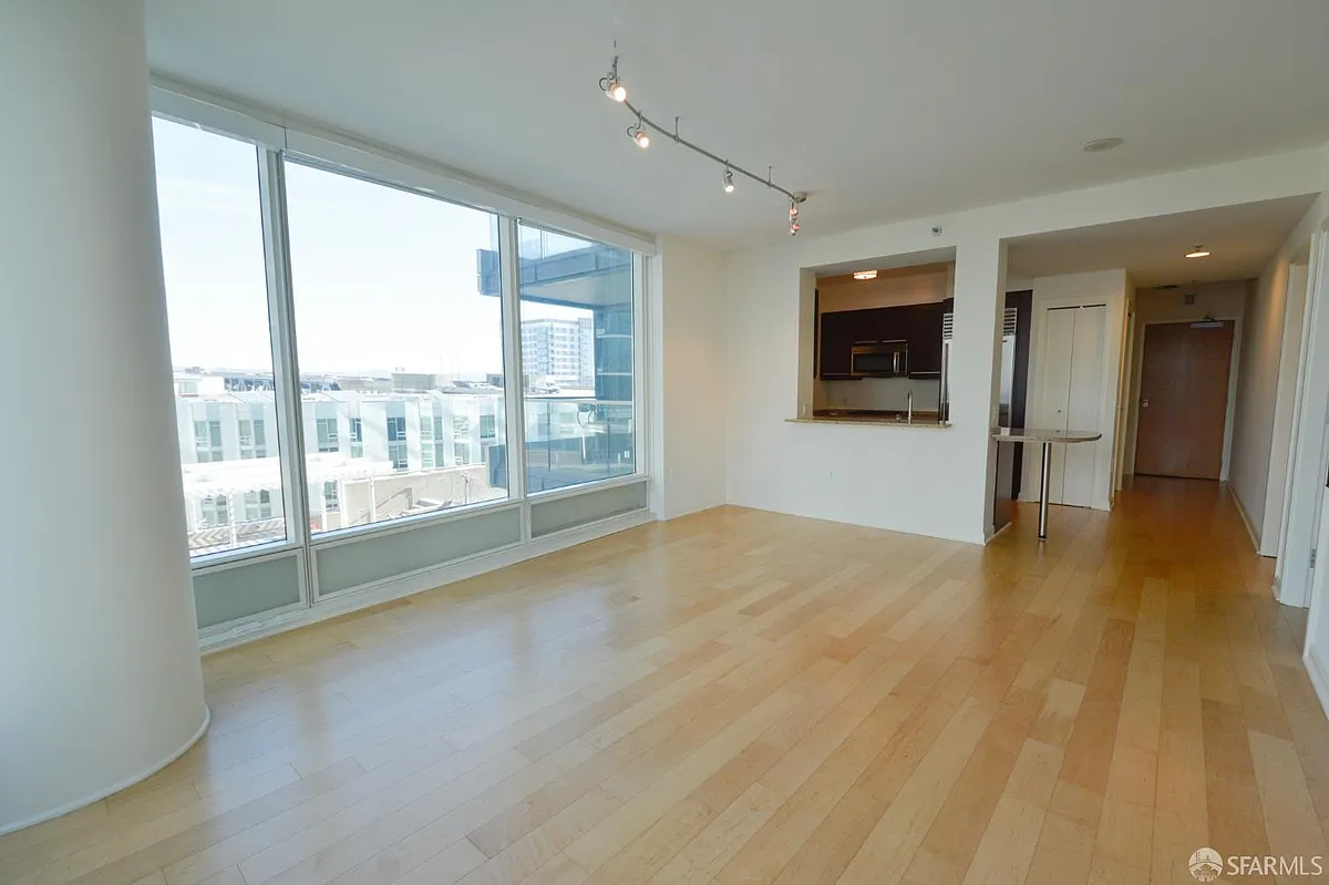 Photo 2 of 36 - 425 1st St #807 - San Francisco, CA Building Photo - 425 1st St #807