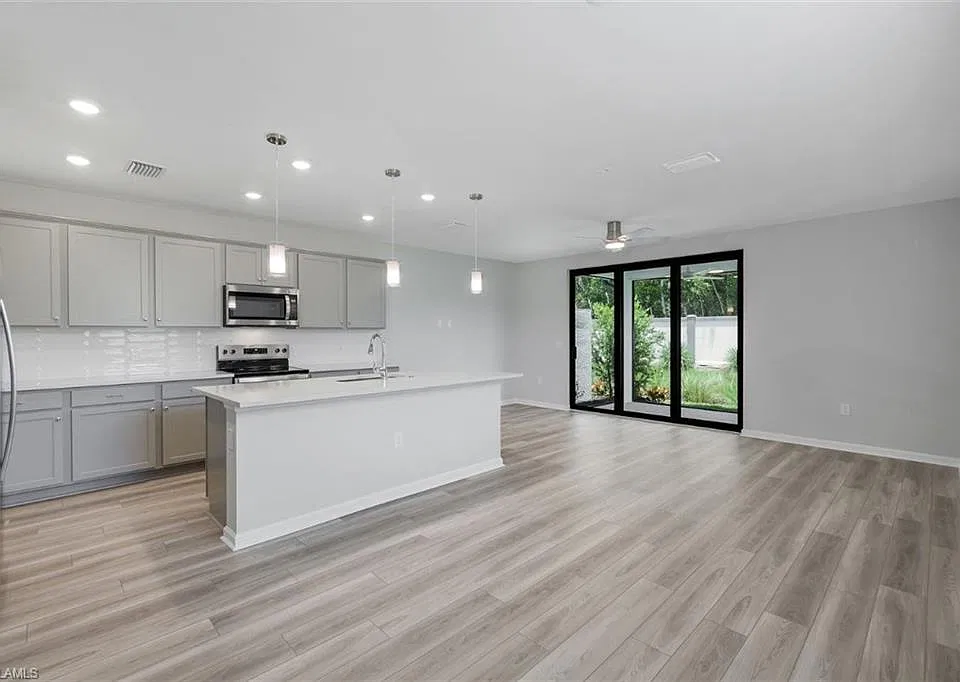 27907 Radiant Ct