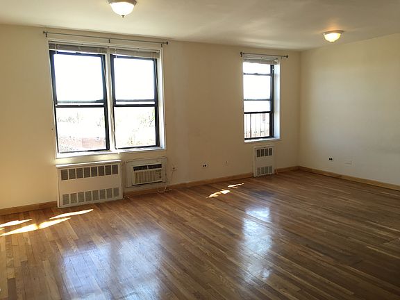 5th image of 15272 Melbourne Ave
