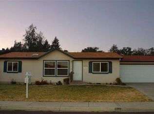107 SE Pepperidge Pl, College Place, WA 99324