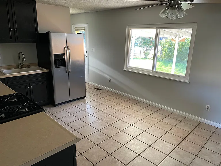 2479 De Soto Ct — Photo 3
