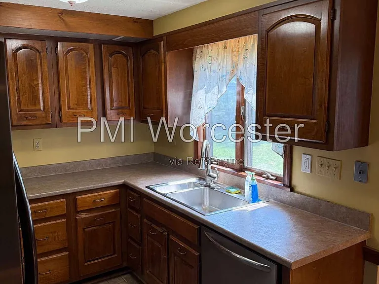 16 Seneca St — Photo 10