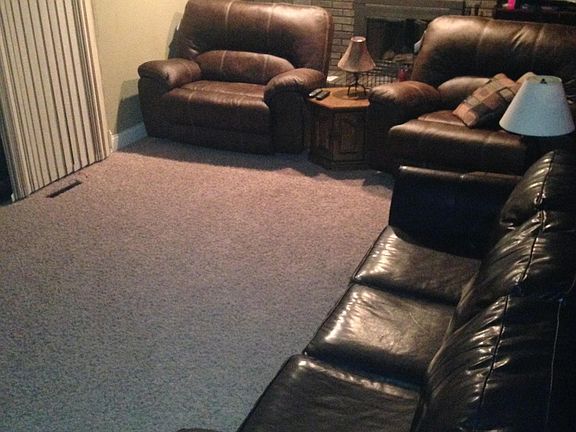 Family room w/gas fireplace
