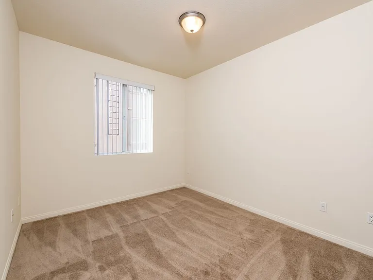 Glenoaks Villas — Photo 33