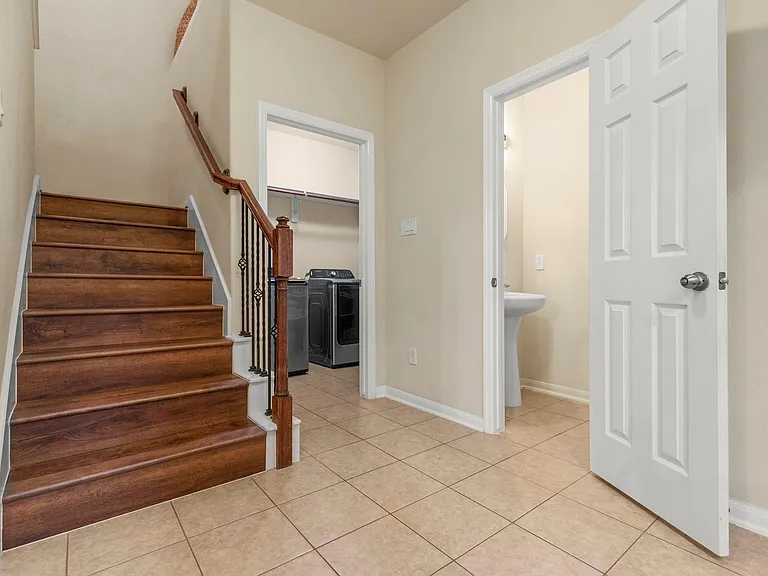 1146 Glenwood Canyon Ln — Photo 5