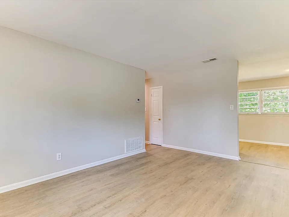 329 E View Dr