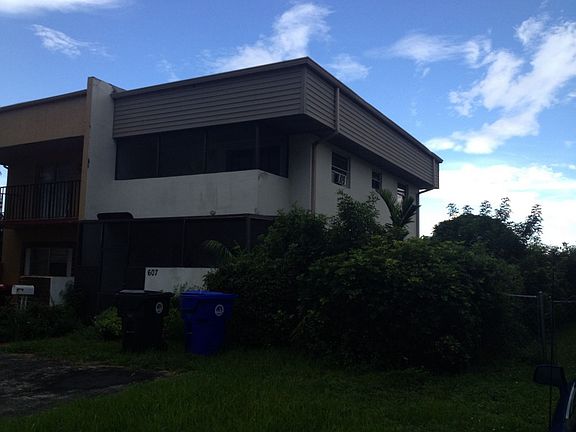 3rd image of 607 SW 79th Ter