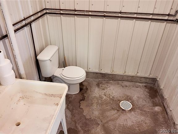 5th image of 801 E 8th St