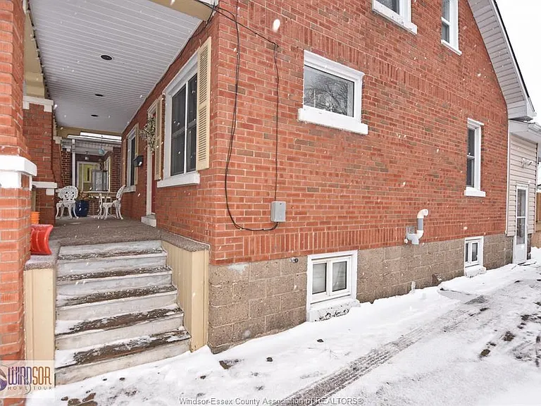 2471 Pillette Rd — Photo 5