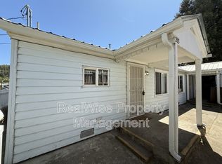 203 S Pine St, Canyonville, OR 97417