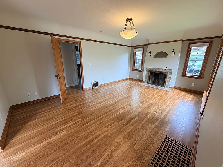 7607 N Interstate Ave — Photo 4